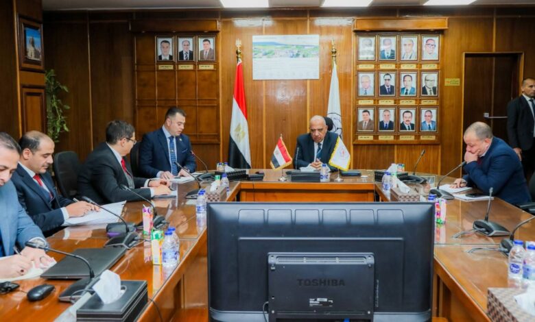 وزير الكهرباء والطاقة المتجددة يجتمع برئيس هيئة المحطات النووية والقائمين على مشروع المحطة النووية بالضبعة بمقر الهيئة بالعباسية 1 FB IMG 1769286065503