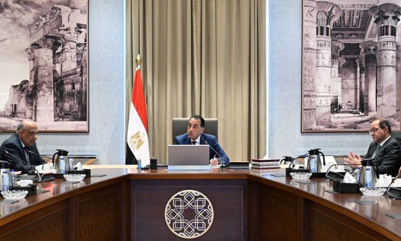 رئيس الوزراء يتابع الموقف التنفيذي للمشروعات في قطاع الطاقة وجهود جذب المزيد من الاستثمارات لهذا القطاع الحيوي 1 FB IMG 1769362164458