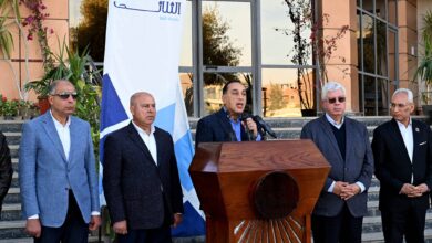 في تصريحات تليفزيونية خلال جولته اليوم بعددٍ من المشروعات التنموية والخدمية بمحافظة المنيا: رئيس الوزراء: مستشفيات جامعة المنيا بها حالياً 1700 سرير يضاف لها هذا العام 1050 سريراً جديداً 5 FB IMG 1769878839931