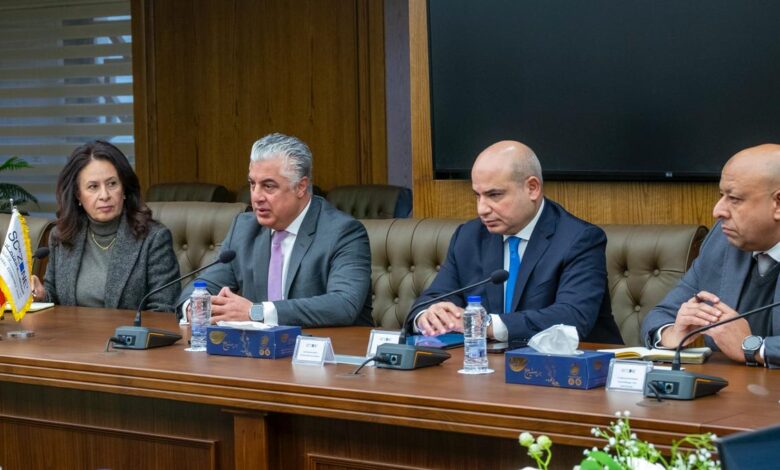 رئيس اقتصادية قناة السويس يستقبل سفير مملكة هولندا بالقاهرة لبحث فرص التعاون في مجالات الطاقة المتجددة والتنمية المستدامة 1 IMG 20260127 WA0031