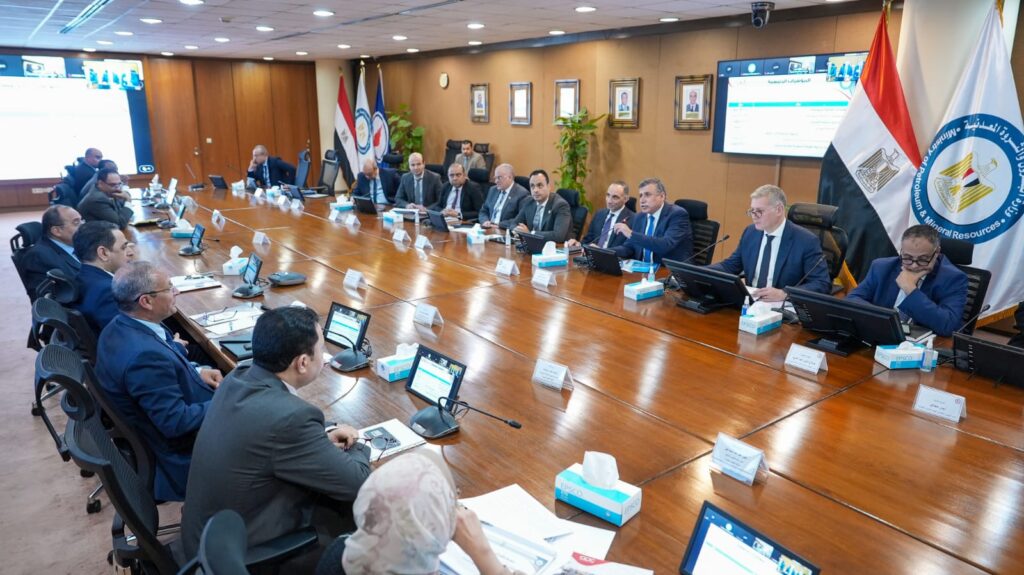وزير البترول يعتمد الموازنات الاستثمارية لشركتي التعاون للبترول وأسيوط لتكرير البترول 2 16c1ad2c de05 477e 81a4 4b4a01e21d5e