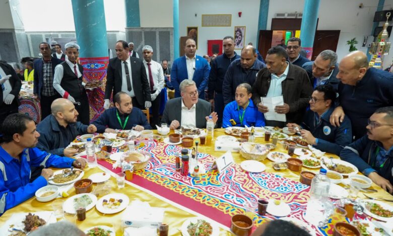 وزير البترول والثروة المعدنية يشارك العاملين إفطار رمضان في حقول الشركة العامة للبترول برأس غارب 1 1e2df181 ade0 4b88 8f51 b104f020e249