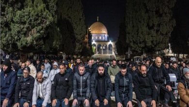 عشرات الآلاف يؤدون صلاتي العشاء والتراويح في المسجد الأقصى 6 20260217234925729