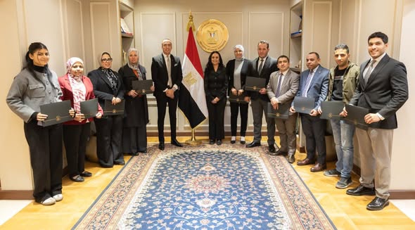 وزيرة التضامن الاجتماعي تكرم إدارة الرعاية البديلة لتميزها خلال شهر يناير 1 626448979 1368384891994182 8161940501574716732 n