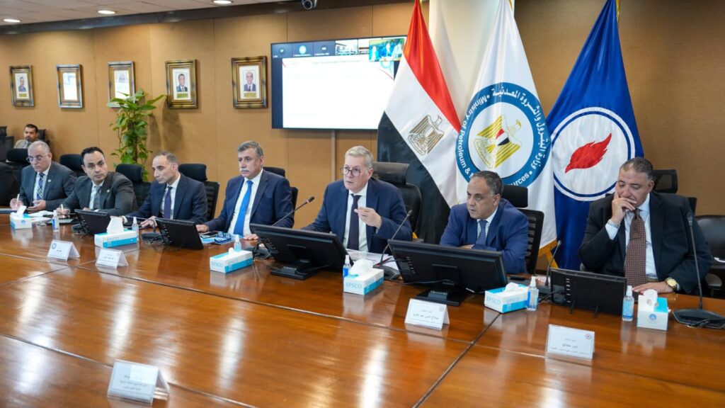 وزير البترول يعتمد الموازنات الاستثمارية لشركتي التعاون للبترول وأسيوط لتكرير البترول 5 8251c7a9 3feb 4db3 9915 1f089de57dc8