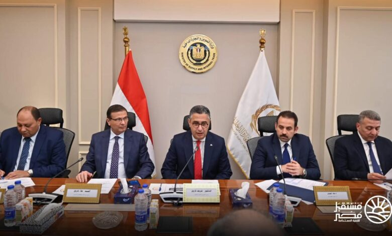 وزيرا التموين والزراعة ورئيس جهاز مستقبل مصر يبحثون مستقبل صناعة السكر 1 FB IMG 1769949902481