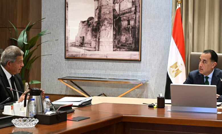 تمهيدا لعرضه على الرئيس: رئيس الوزراء يتلقى التقرير النهائي للجنة تطوير الإعلام المصري من المهندس خالد عبد العزيز 1 FB IMG 1770316058593