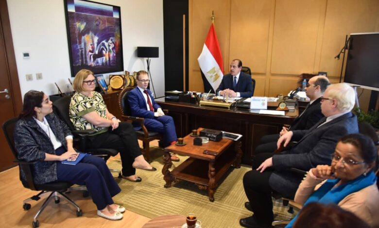 نائب رئيس مجلس الوزراء الفريق مهندس كامل الوزير يتفقد 3 مصانع متخصصة في الصناعات الهندسية بمدينة العاشر من رمضان 1 FB IMG 1770397481812