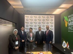 وفد وزارة البترول والثروة المعدنية يلتقي بالمستثمرين في جناح التعدين المصري بمؤتمر اندابا 2 IMG 20260210 WA0038
