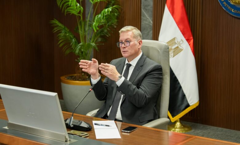 أصدر المهندس كريم بدوي وزير البترول والثروة المعدنية حركة مديرى نظم و تكنولوجيا المعلومات بديوان عام الوزارة 1 IMG 20260226 WA0051