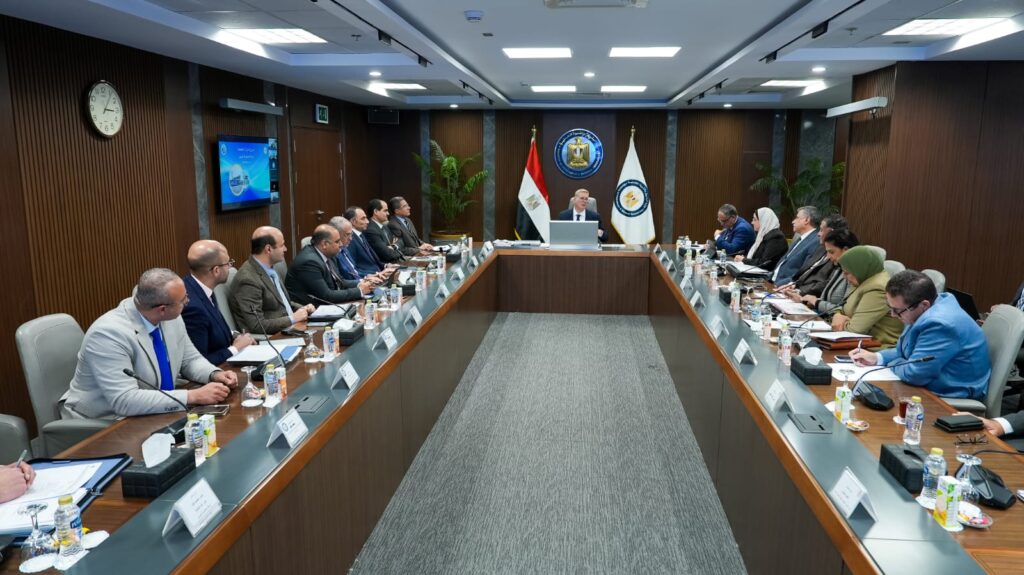 وزير البترول والثروة المعدنية يعتمد الموازنات الاستثمارية 15 WhatsApp Image 2026 02 12 at 11.14.20 AM 4
