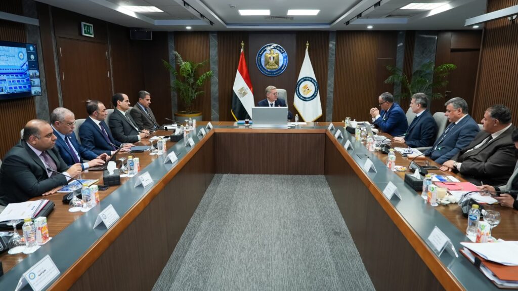 وزير البترول والثروة المعدنية يعتمد الموازنات الاستثمارية 12 WhatsApp Image 2026 02 12 at 11.14.21 AM 1