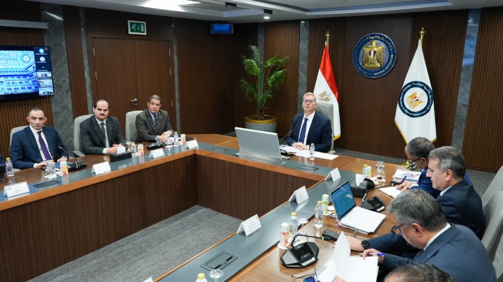 وزير البترول والثروة المعدنية يعتمد الموازنات الاستثمارية 13 WhatsApp Image 2026 02 12 at 11.14.21 AM 2