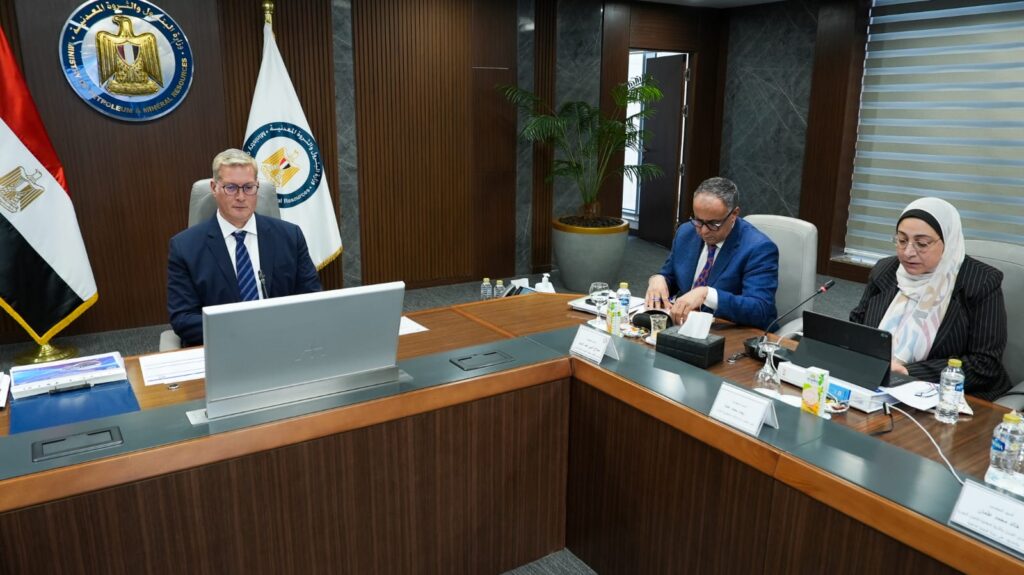 وزير البترول والثروة المعدنية يعتمد الموازنات الاستثمارية 11 WhatsApp Image 2026 02 12 at 11.14.22 AM 1