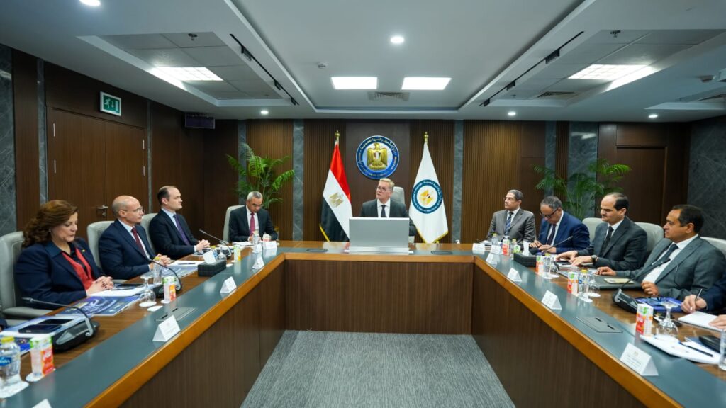 برئاسة وزير البترول والثروة المعدنية… اللجنة العليا لمؤتمر ومعرض مصر الدولي للطاقة "إيجبس 2026" تتابع استعدادات تنظيم النسخة التاسعة المقرر انطلاقها 30 مارس المقبل 5 WhatsApp Image 2026 02 18 at 10.46.11 AM