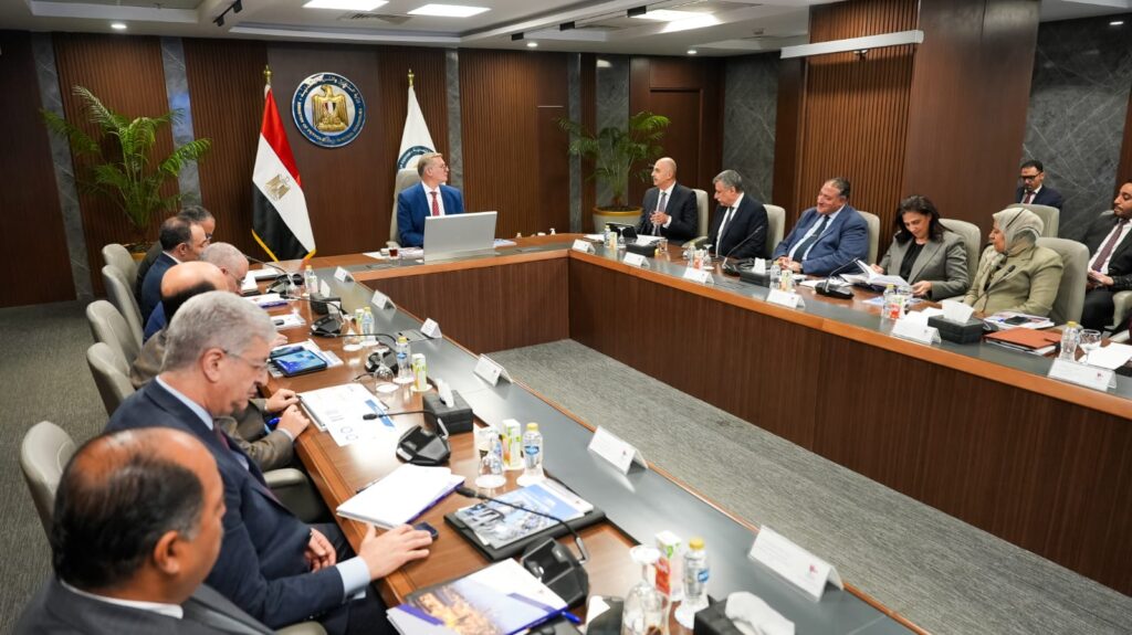 وزير البترول والثروة المعدنية يعقد اجتماعاً مع مجلس إدارة هيئة الثروة المعدنية والصناعات التعدينية. 2 WhatsApp Image 2026 02 22 at 3.57.32 PM