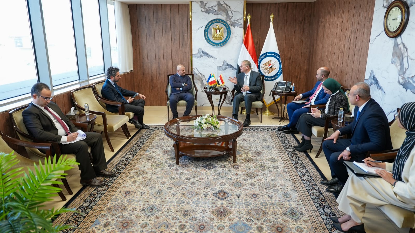 وزير البترول والثروة المعدنية يبحث مع سفير إيطاليا التعاون في مشروعات البترول والغاز 2 b9201e19 a6dd 4acd b2bb b56b457fa8f1