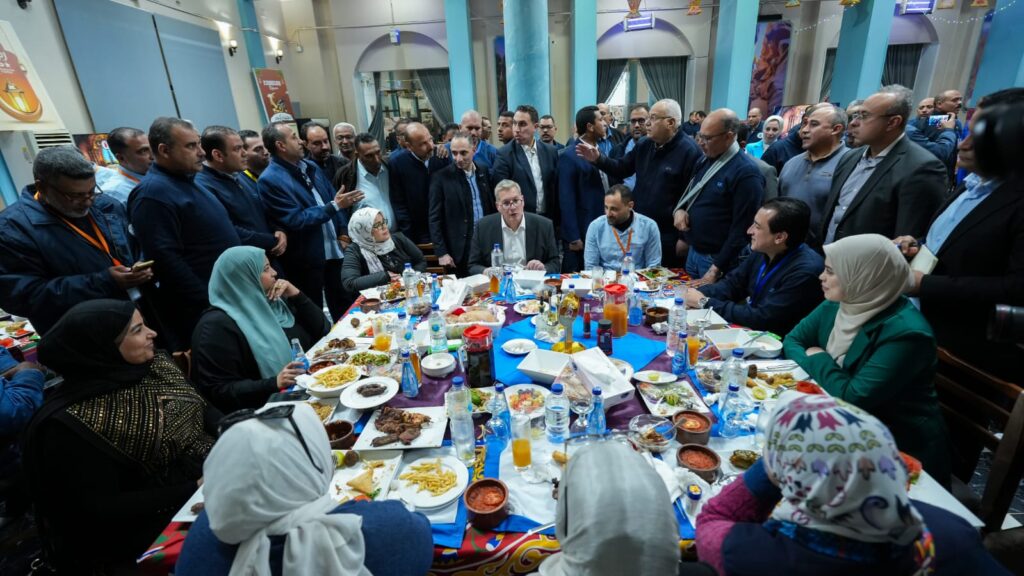 وزير البترول والثروة المعدنية يشارك العاملين إفطار رمضان في حقول الشركة العامة للبترول برأس غارب 7 be40a4c0 610f 44f6 951d 33d8d8ae43df