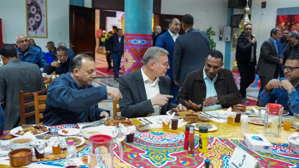 وزير البترول والثروة المعدنية يشارك العاملين إفطار رمضان في حقول الشركة العامة للبترول برأس غارب 2 f6fc3082 1169 47db b8de e51e5acb9014