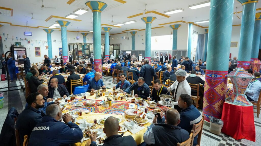 وزير البترول والثروة المعدنية يشارك العاملين إفطار رمضان في حقول الشركة العامة للبترول برأس غارب 5 f94051f4 4845 45ec baa1 07eb7c854c75
