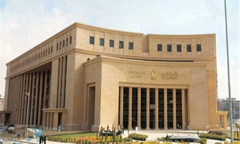مصادر مصرفية: البنوك تترقب تعليمات «المركزي» بشأن تطبيق العمل عن بُعد 1 1699767