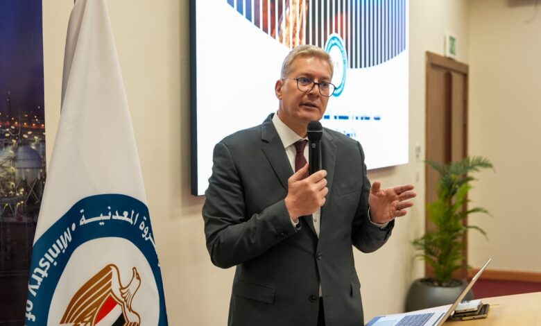 وزير البترول والثروة المعدنية لشركاء الاستثمار / أنظمة تعاقدية مبتكرة وأساليب حديثة لدعم زيادة الإنتاج البترولي 1 186b84ca ee98 4e5d 959d 3baa5d7782ad