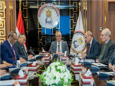 وزير الإنتاج الحربي يبحث مع رؤساء الشركات تطوير إنتاج الذخائر وتعزيز الريادة العالمية 1 20260307103329807