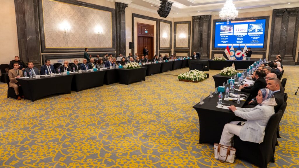 الجمعية العامة لشركة الإسكندرية للزيوت المعدنية «أموك» تعتمد نتائج النصف الثاني لعام 2025 وتقر توزيع 40 قرشًا للسهم 2 IMG 20260328 WA0038