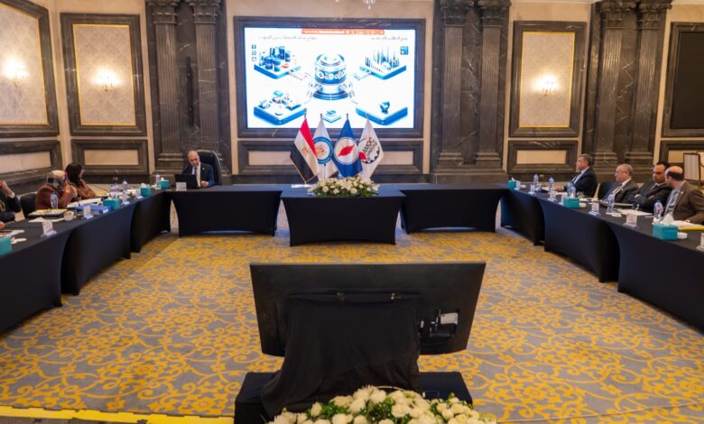 الجمعية العامة لشركة الإسكندرية للزيوت المعدنية «أموك» تعتمد نتائج النصف الثاني لعام 2025 وتقر توزيع 40 قرشًا للسهم 1 IMG 20260328 WA0040
