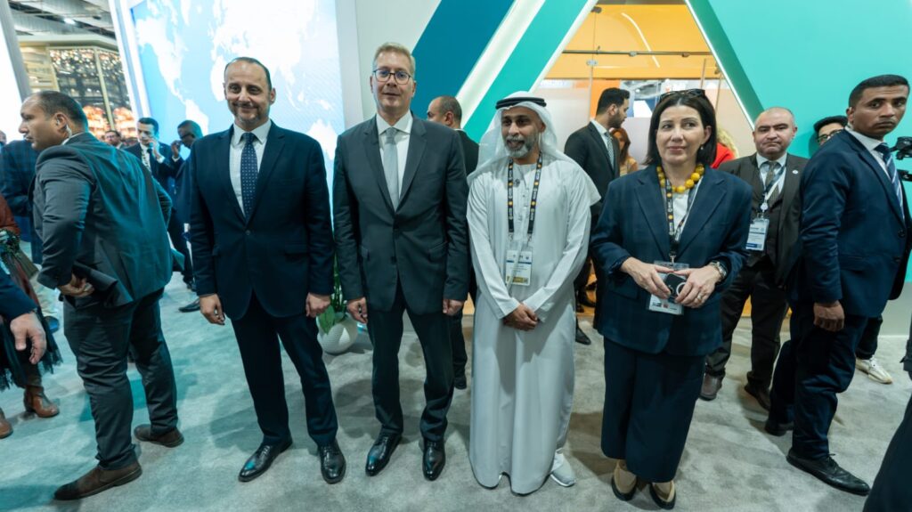 *وزير البترول والثروة المعدنية يتفقد أجنحة الشركات المشاركة في مؤتمر ومعرض مصر الدولي للطاقة “إيجبس 2026” 10 WhatsApp Image 2026 03 31 at 6.16.25 PM 2