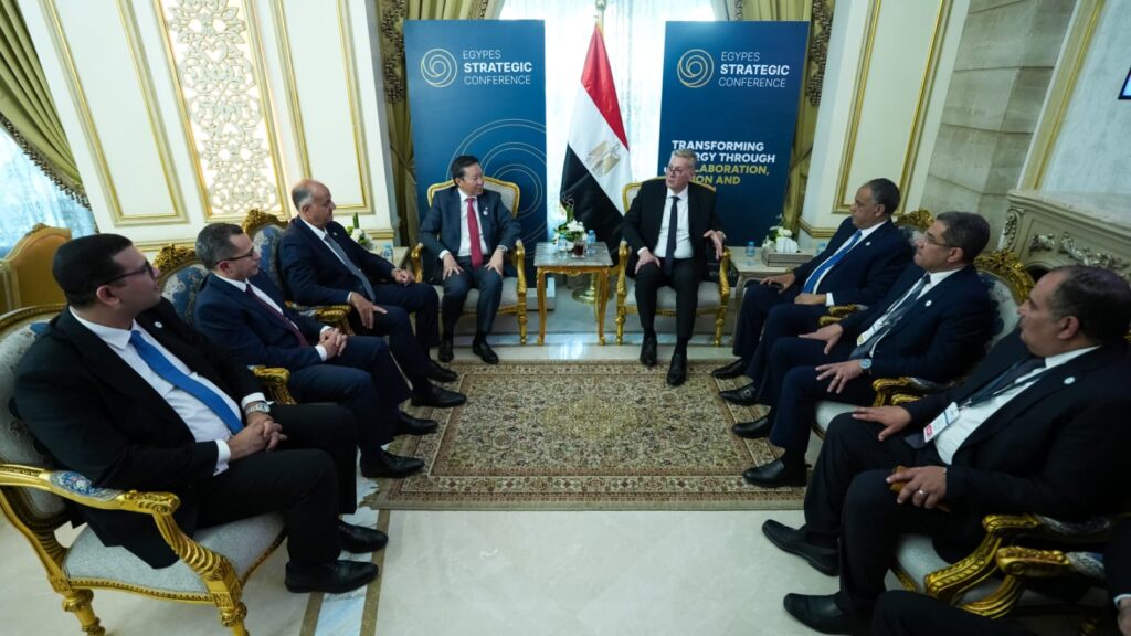 وزير البترول والثروة المعدنية يبحث مع بي بي الانجليزية تعزيز أعمالها في مصر 3 WhatsApp Image 2026 03 31 at 8.47.47 AM 1