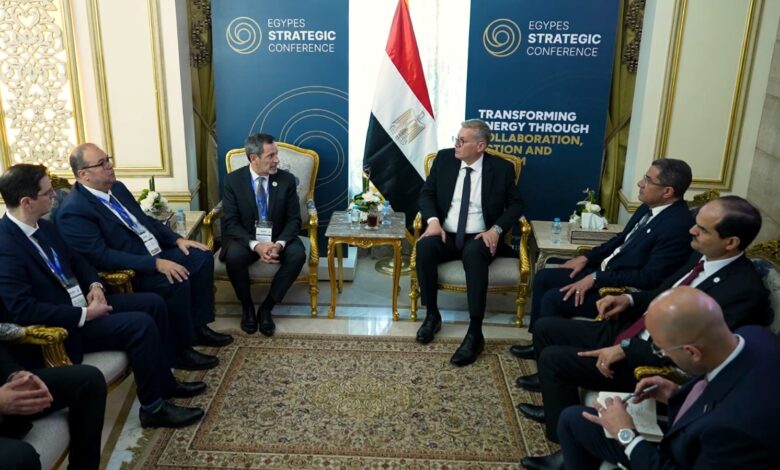 وزير البترول يبحث تعزيز التعاون مع شلمبرجير العالمية في تطبيق الحفر الأفقي لزيادة الإنتاج البترولي 1 WhatsApp Image 2026 03 31 at 9.17.52 AM