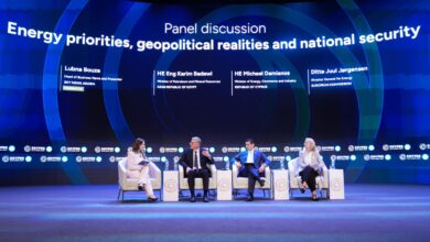 وزير البترول ونظيره القبرصي يؤكدان أهمية الاتفاق الاطاري بين البلدين لتشجيع الاستثمارات مع الشركاء في مجال الغاز . 6 ab6d9691 e085 41be 97e9 ef9aa14a6ee5