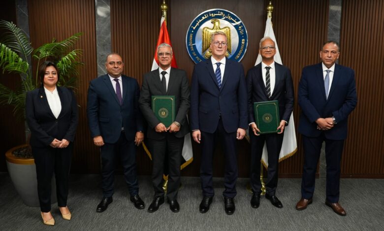 وزير البترول والثروة المعدنية يشهد توقيع عقد توريد خام الفوسفات للمجمع الصناعي الجديد بالمنطقة الاقتصادية لقناة السويس 1 684b485d 6d72 4eef 8754 095e838863fe