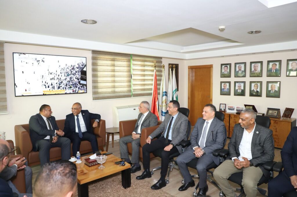 رئيس نقابة البترول يزور «كارجاس» ويؤكد دعم الاستقرار والتوسع.. وإشادة بالتكاتف داخل الشركة 3 IMG 20260429 WA0022