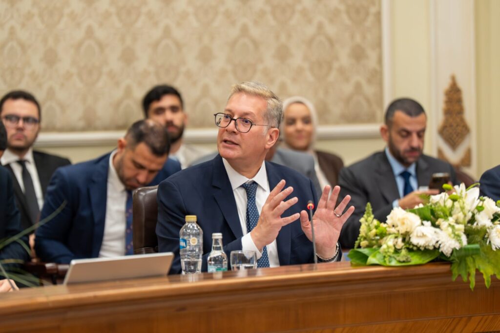 وزراء البترول والثروة المعدنية والتعليم العالي والبحث العلمي والشباب والرياضة يعقدون مائدة مستديرة لتمكين وتأهيل الكفاءات الشابة بقطاع الطاقة 2 WhatsApp Image 2026 04 01 at 4.46.11 PM