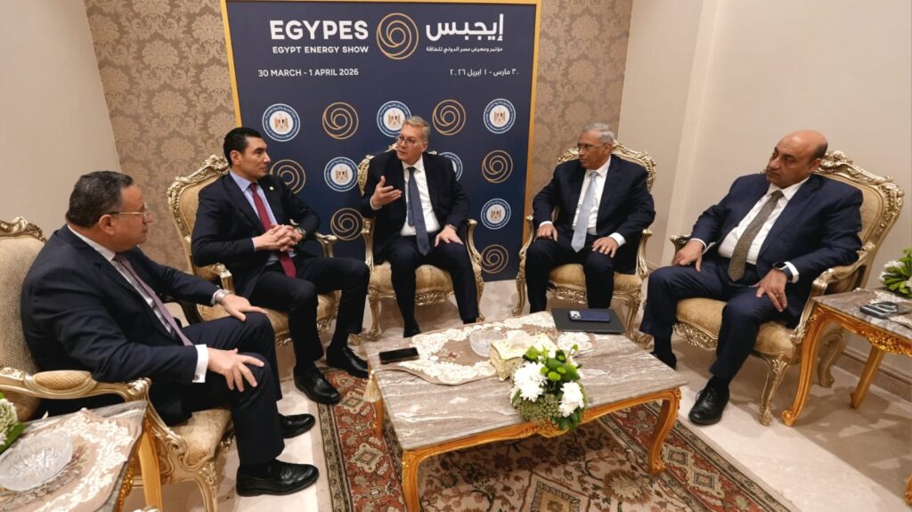 وزراء البترول والثروة المعدنية والتعليم العالي والبحث العلمي والشباب والرياضة يعقدون مائدة مستديرة لتمكين وتأهيل الكفاءات الشابة بقطاع الطاقة 4 WhatsApp Image 2026 04 01 at 4.46.11 PM 2