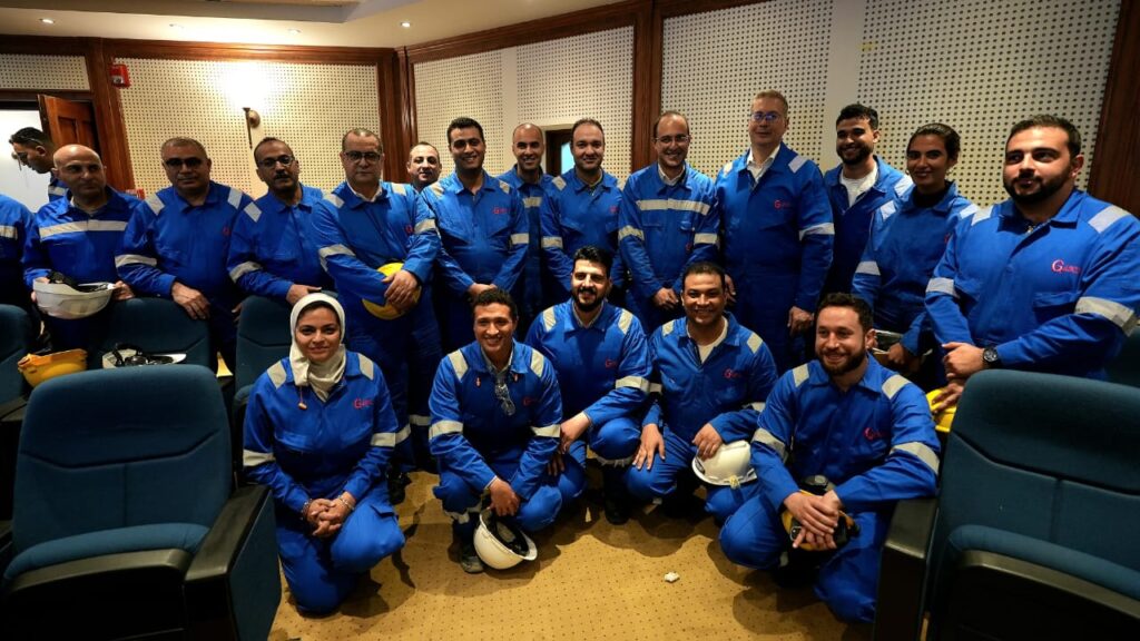 وزير البترول والثروة المعدنية يتفقد التشغيل التجريبي لتوسعات مجمع جاسكو بالصحراء الغربية لإنتاج مشتقات الغاز عالية القيمة 4 WhatsApp Image 2026 04 19 at 6.19.26 PM