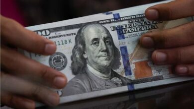 الدولار يتراجع مع تزايد الآمال بإعادة فتح مضيق هرمز وانخفاض أسعار النفط 2 20260525104612597