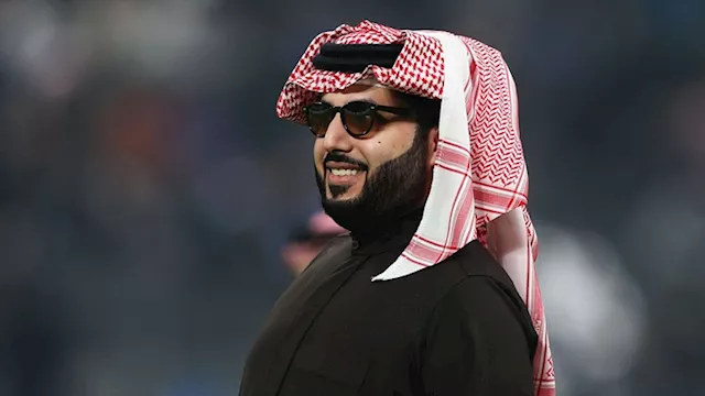 تركي آل الشيخ يكشف عن حزام موقعة أوسيك وفيرهوفن في أهرامات الجيزة 1 2026 3 31 14 40 49 987