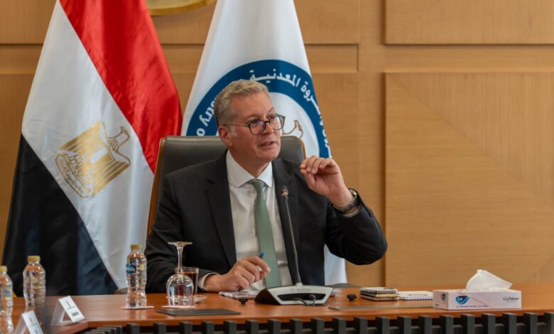 بالفيديو .. المهندس كريم بدوي وزير البترول والثروة المعدنية يعلن إنهاء مستحقات شركاء الاستثمار في إنتاج البترول والغاز وبلوغها صفر لأول مرة. 12 وزير البترول