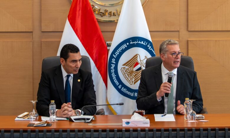 استكمالًا لمناقشات مؤتمر مصر الدولي للطاقة.. وزيرا البترول والثروة المعدنية والشباب والرياضة يعقدان مائدة مستديرة لتمكين الكوادر الشابة بقطاع الطاقة 1 WhatsApp Image 2026 05 04 at 3.23.22 PM 2