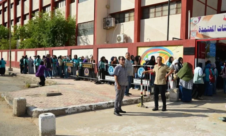 انتظام امتحانات الثانوية العامة داخل 256 لجنة فرعية فى السويس 1 1850028