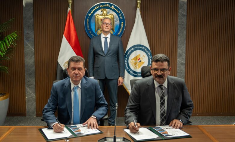 وزير البترول والثروة المعدنية يشهد توقيع مذكرة تفاهم لدراسة تنفيذ مشروع تعديني صناعي متكامل لتعظيم القيمة المضافة لفوسفات أبو طرطور 1 2676ba6c 5c8b 4aac bdda 180f07b566b8