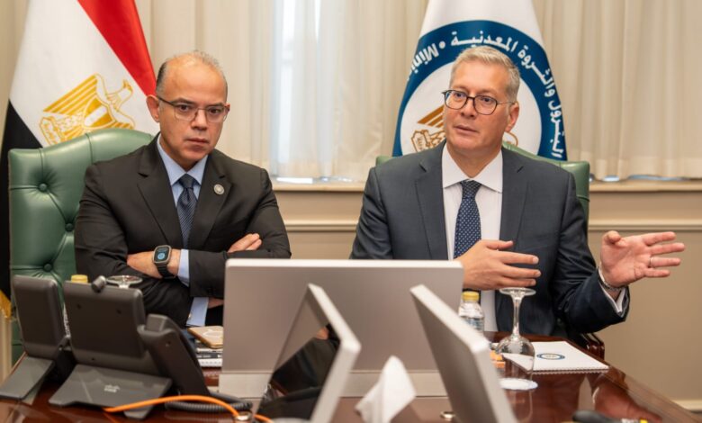 لجنة مشتركة بين "البترول " و"الاستثمار" لتعزيز فرص تمويل مشروعات قطاع البترول وجذب الشراكات الدولية ودعم التعاون مع المؤسسات التمويلية 1 IMG 20260617 WA0042