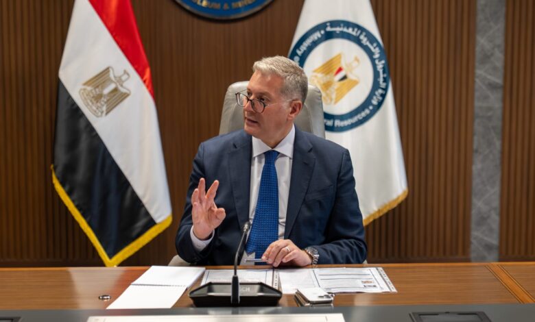 وزير البترول والثروة المعدنية يبحث مع إينوك الإماراتية التوسع في الاستثمارات المشتركة بمجالات تموين الطائرات والاستكشاف البترولي 1 وزير البترول