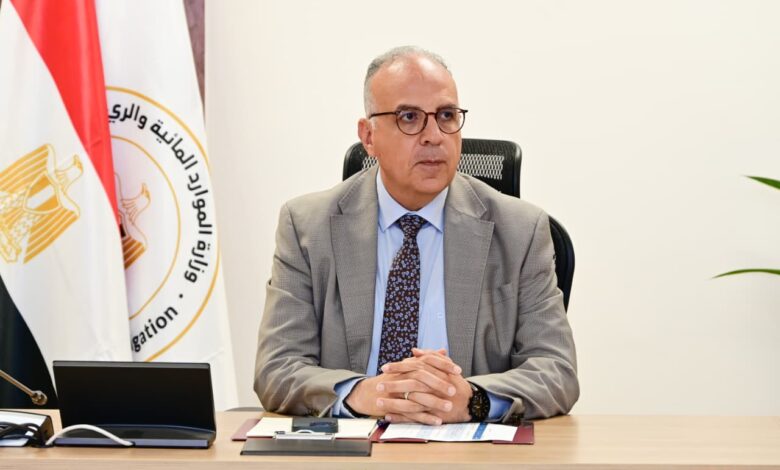 تطوير الاداء المؤسسي ورفع كفاءة الصيانة بالري 1 وزير الرى سويلم