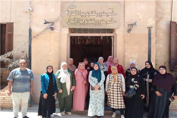 «جامعة المنوفية» تدريب سيدات قرية «ميت عافية» داخل معامل كلية الزراعة لتنمية مهارات تصنيع منتجات الألبان 1 20260709053112616