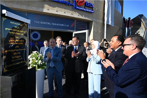 مدبولي يفتتح مركزًا ضريبيًا مميزًا بالعلمين الجديدة ويطلق «أبلكيشن» للتصرفات العقارية 1 20260818193020439