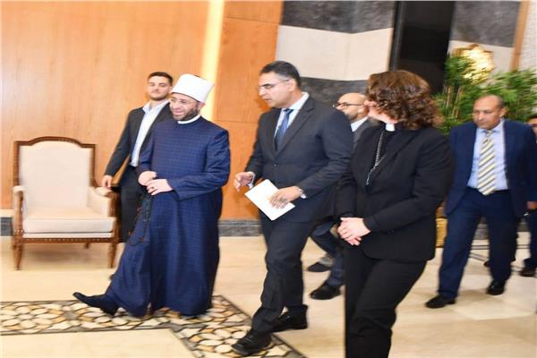 محافظ القليوبية يستقبل وزير الأوقاف ويهديه درع المحافظة 1 20260829004716849